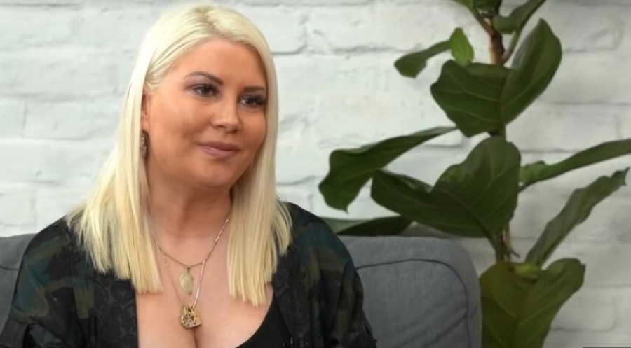 DEA LUDJELA ZA PJEVAČEM! Popularna voditeljka nekada je nosila majicu sa njegovim likom!