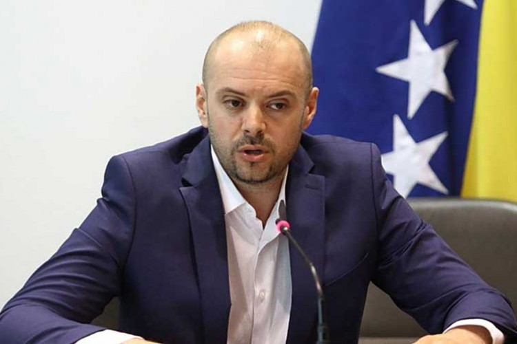 RADANOVIĆ: U šest kantona FBiH sa bošnjačkom većinom u 24 ministarstva ne radi nijedan Srbin