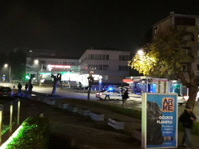 DŽABE PREGOVORI! DRAMATIČNE SCENE IZ DOBOJA: Svi zaposleni u hitnoj službi evakuisani!