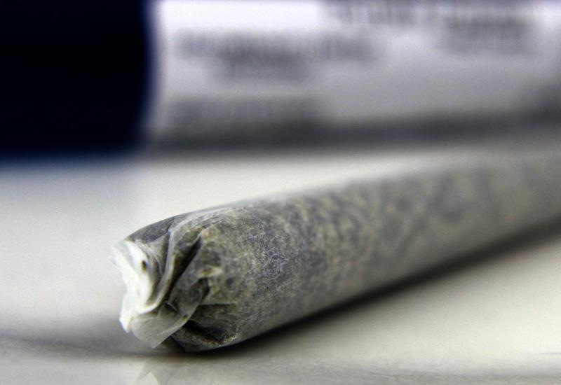 MOSTARAC DOBROVOLJNO PREDAO drogu policiji