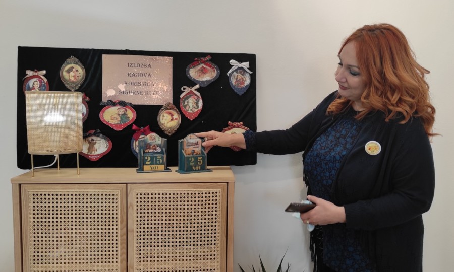 IZLOŽBA ŽENA IZ SIGURNE KUĆE  „Ruke stvaraju život bez nasilja“! Počela kampanja "16 dana aktivizma"