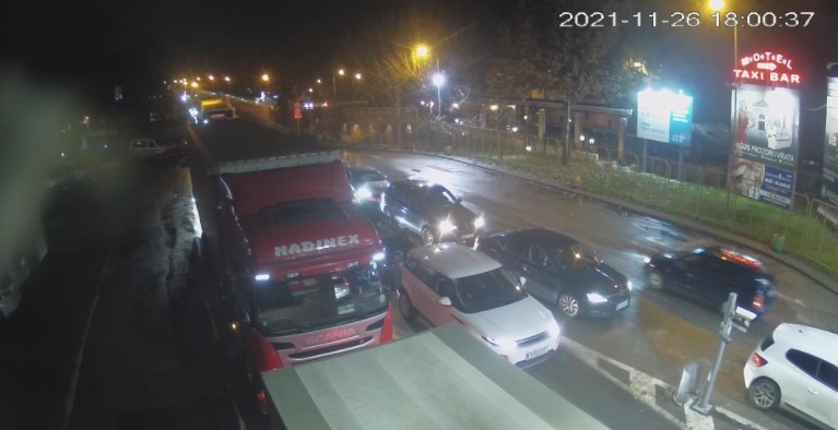 GUŽVE NA GRANIČNIM PRELAZIMA Čekanje traje i do četiri sata!