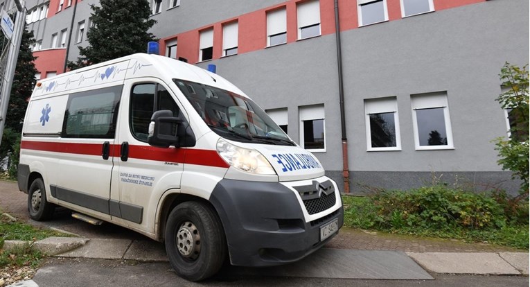 U VARAŽDINU POGINUO STARIJI ČOVJEK koji se juče zabio u parkirane automobile