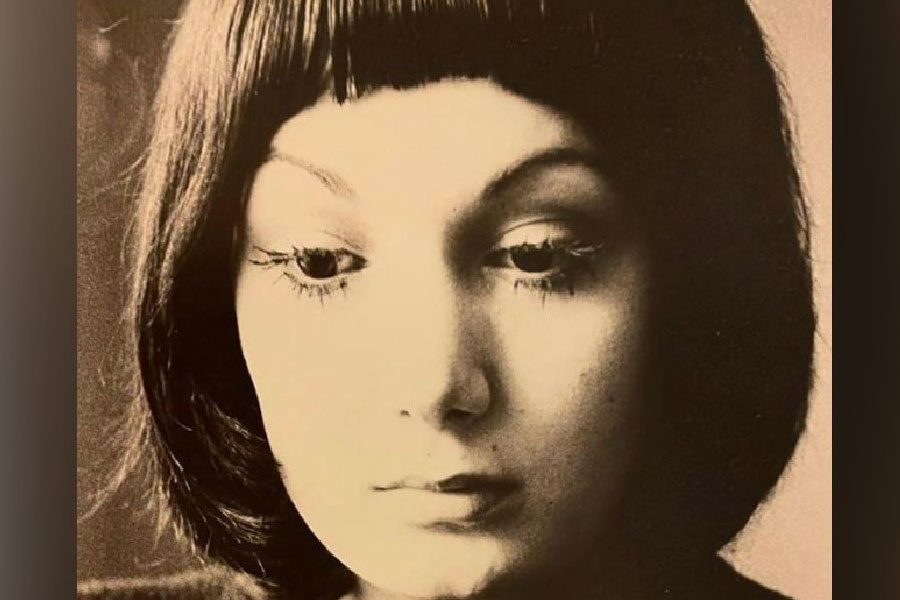 ZNATE LI KO JE PJEVAČICA SA SLIKE? Jedna od najvećih JUGOSLOVENSKIH diva nekada je izgledala ovako (FOTO)