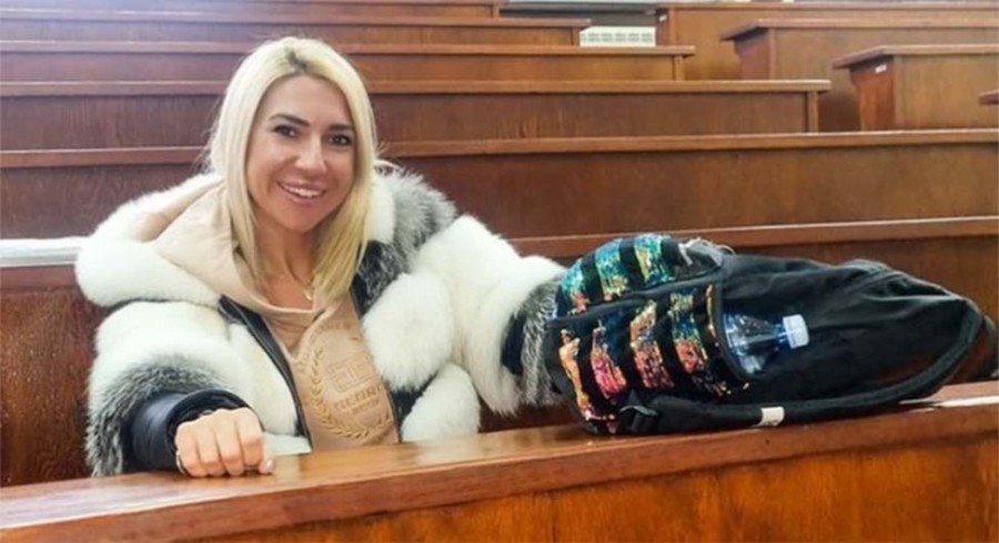 "NE MOŽE JOVANA JEREMIĆ BEZ NAPAJANJA SA IZVORA ZNANJA" Voditeljka riješila da dobije još jednu diplomu