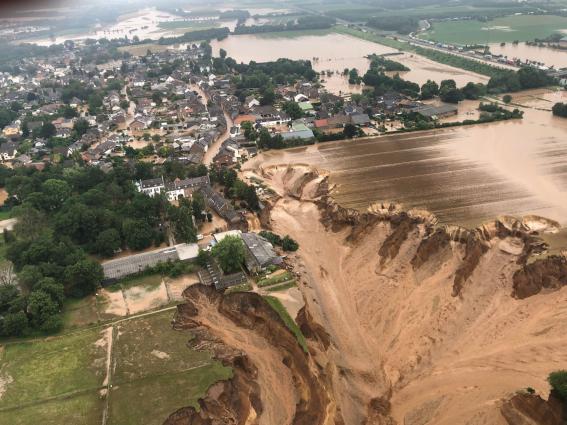 UPOZORENJE! SUTRA CRVENI METEOALARM ZA BiH: Opasnost od POPLAVA, KLIZIŠTA I OLUJNOG VJETRA