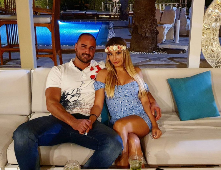 NIJE ŽALIO NOVCA Bivši zadrugar supruzi poklonio automobil za 8. mart; Ona nije skrivala oduševljenje (FOTO)
