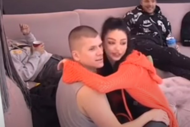 BILA INTIMNA SA BIVŠIM DEČKOM Čorba sumnja u tvrdnje da je otac Majinog djeteta