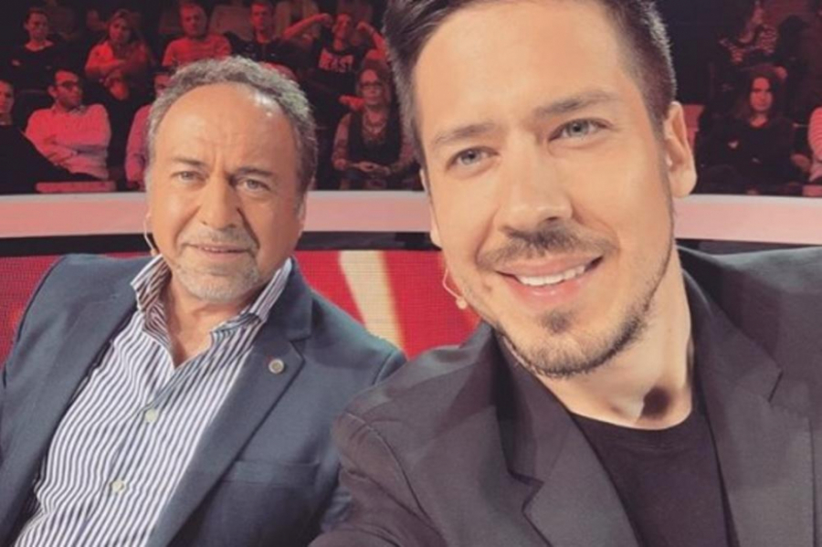 NIKOLA ROKVIĆ SE SLIKAO NA GROBLJU Odao počast pjevaču koji je njegovom ocu Marinku bio uzor (FOTO)