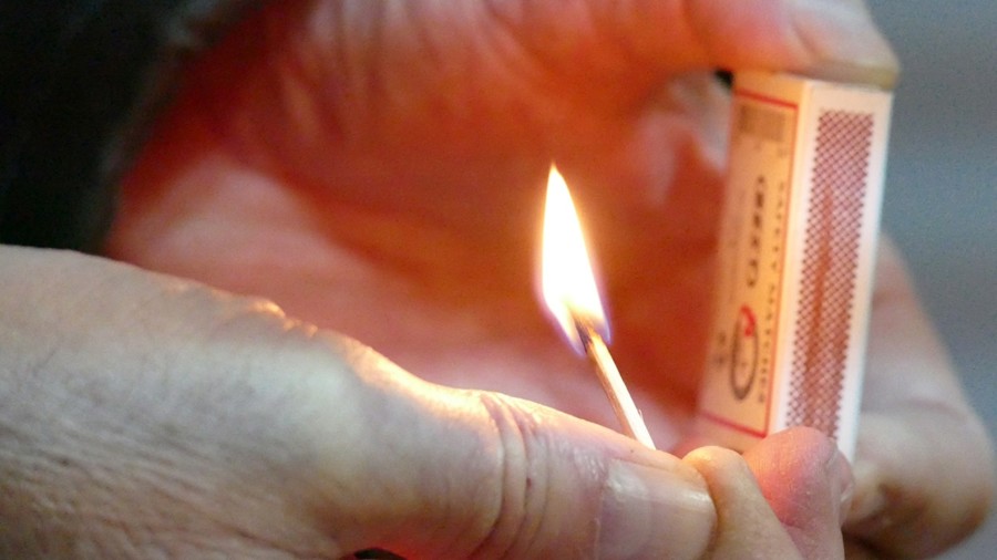 PRIJETIO DA ĆE ZAPALITI BENZINSKU PUMPU, preminuo na UKC RS