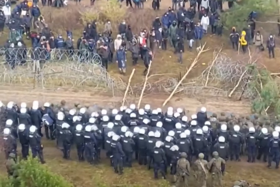 STOTINE LJUDI SE ŽIVI SMRZAVAJU, dok su države u zavadi!