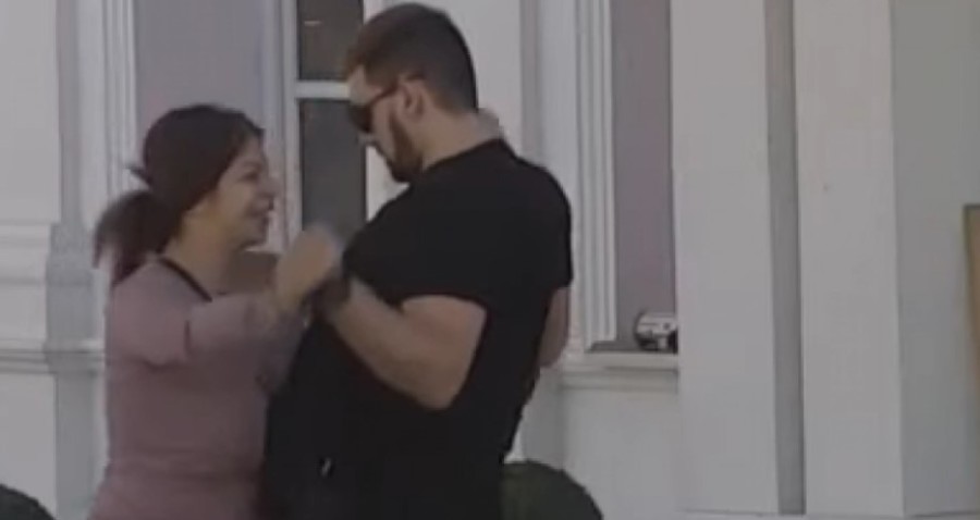 NE MOŽE DA JE OBUZDA! Miljana jurila Zolu po imanju kako bi pokazala dio njegovog tijela!