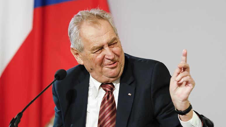 KAKO JE TO MOGUĆE? ZEMAN PRIMA KANDIDATE za ministre iako je zaražen virusom korona!