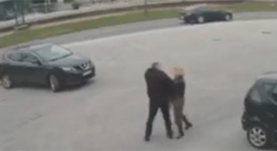 ŽENA ISTUKLA ČOVJEKA NA PARKINGU Snimak sa sarajevskog parkinga obišao region