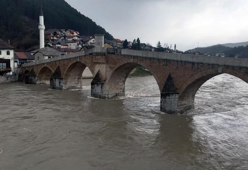KONJIC JOŠ ČEKA NA POMOĆ Oružanih snaga, Jablanica 'prohodna'
