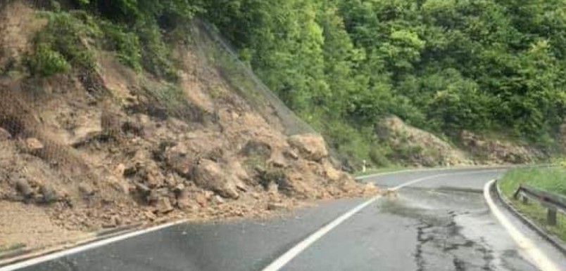 VEĆI ODRON U DONJOJ DRAGOTINJI na putnom pravcu Prijedor-Novi Grad