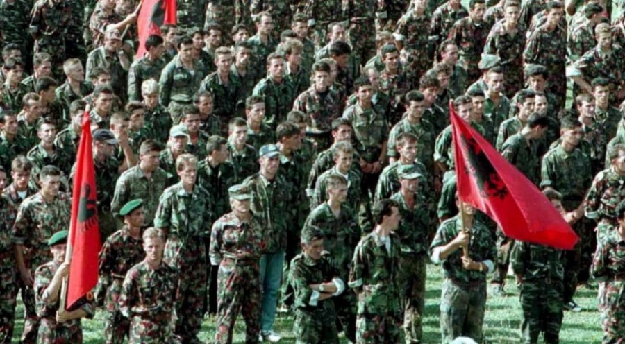 ALBANSKI EKSTREMISTI PALE "BURE BARUTA" Britanci guraju lažnu državu u rat protiv Srbije!