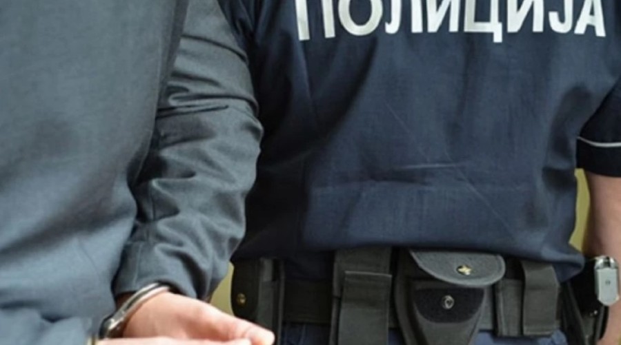 PRIJETIO RODITELJIMA DA ĆE IH UBITI Uhapšen muškarac koji je fizički napao majku