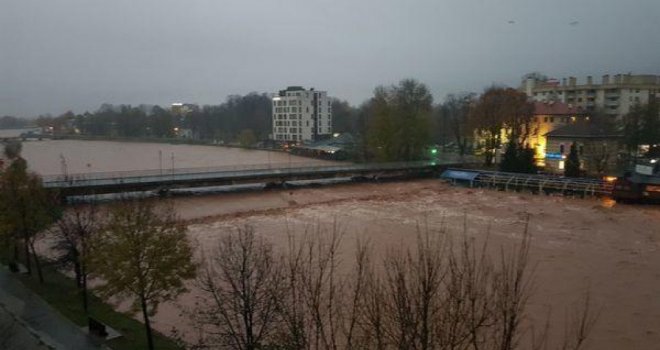 APOKALIPTIČNO! ZBOG NESTANKA STRUJE U SARAJEVU NE MOŽE SE NI U TRGOVINE: Ne rade kase, senzori, svjetla ni alarmi
