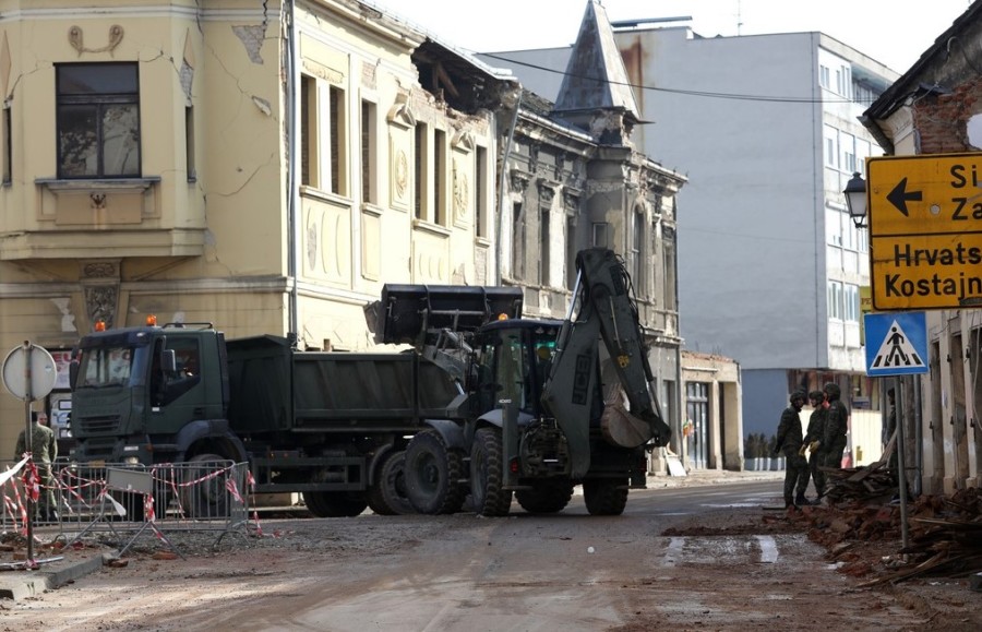 NA DANAŠNJI DAN BANIJU POGODIO RAZORAN ZEMLJOTRES Većina stanovnika čeka povratak u kuće koje nisu obnovljene