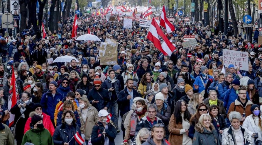 U GRACU NA ULICAMA 30.000 LJUDI! Najveći protest od 1945. godine