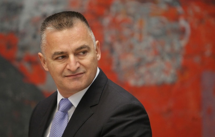 AMBASADOR JAPANA sutra uručuje priznanje Škrbiću