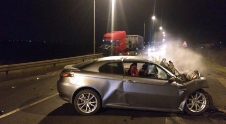 KRIUMČARIO MIGRANTE, VOZIO KAO "LUD" i sletio sa puta! Preminula treća žrtva saobraćajne nesreće