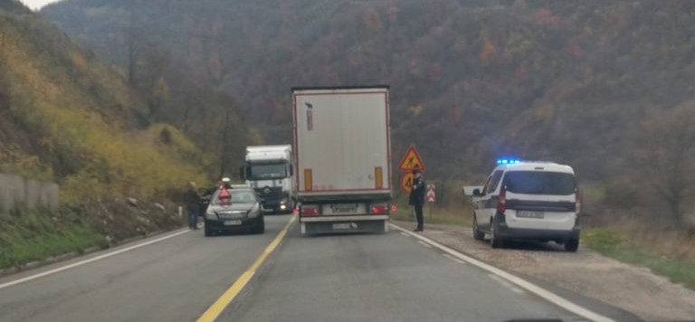 SAOBRAĆAJNA NESREĆA U VRANDUKU: Stvaraju se velike gužve, policija na terenu!