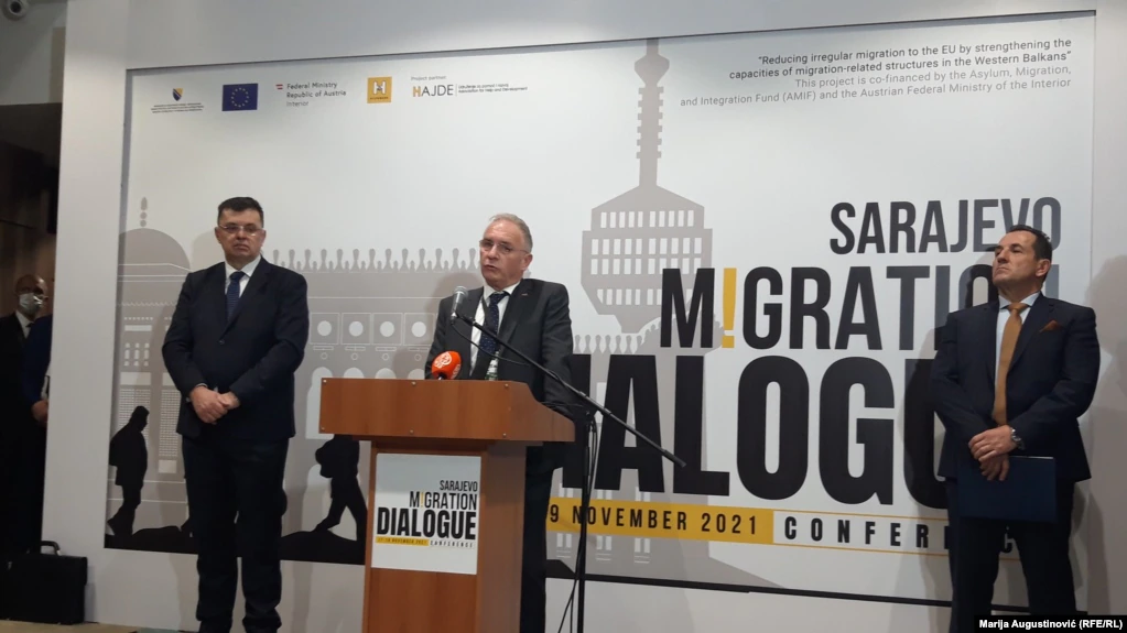 POSTAVLJAĆE I OGRADE! Evo kako bi slovenački ministar osigurao granice EU od migranata