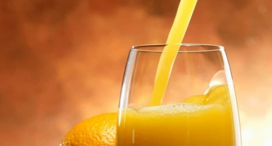 SOK OD NARANDŽE JE PUN VITAMINA C: Da li sok od narandže i goji?