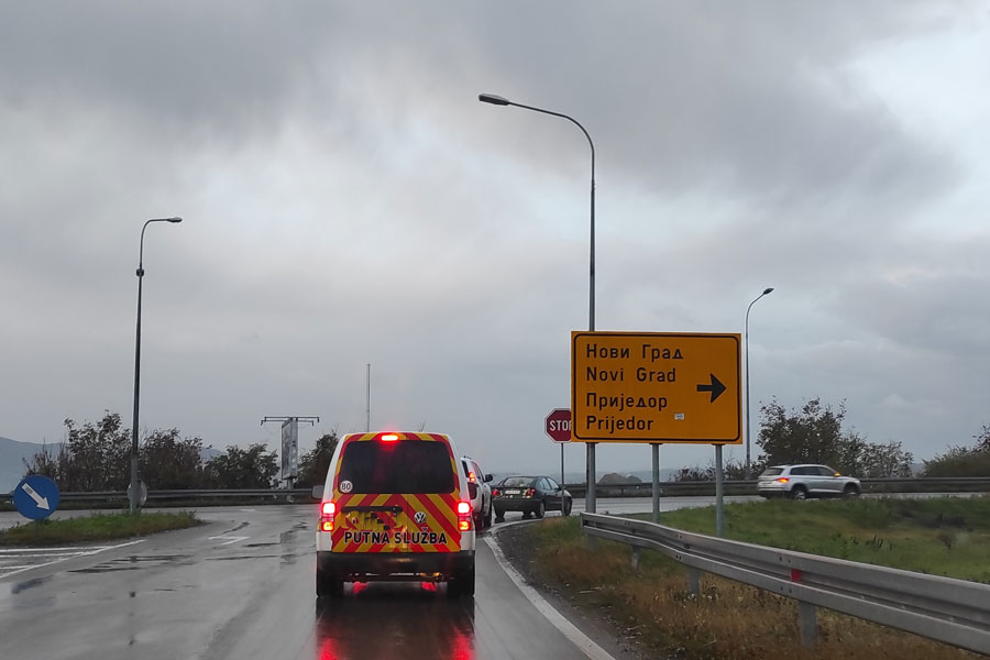 AKTIVIRANA KLIZIŠTA NA POJEDINIM DIONICAMA Vozačima se savjetuje oprez zbog poledice
