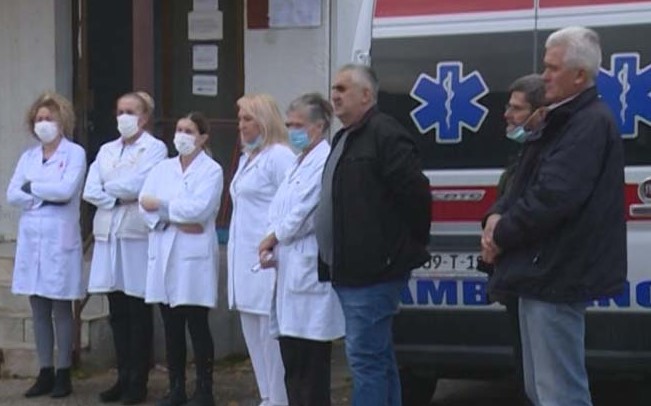 VIŠE OD 5.000 ZDRAVSTVENIH RADNIKA NAJAVILO ŠTRAJK Kantonalna Vlada zatražila sudsku zabranu