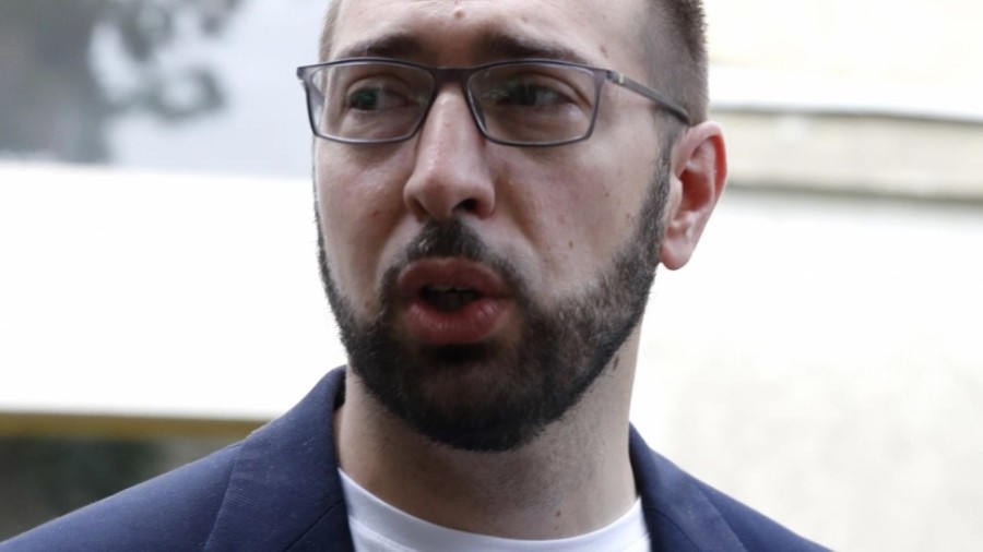POTEZ TOMISLAVA TOMAŠEVIĆA ZGROZIO GRAĐANE  Idol Dobrice Veselinovića štedi na dečijim pelenama