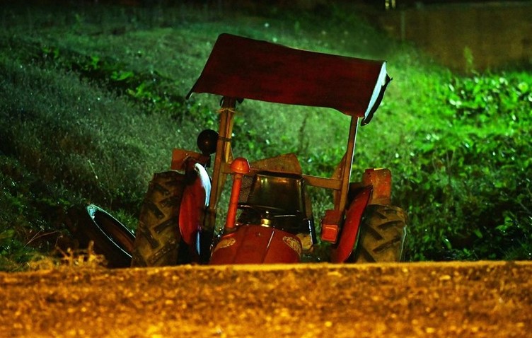 TRAGEDIJA KOD PETRINJE! Traktor prešao preko čovjeka