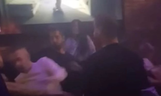 OPŠTA MAKLJAŽA U KAFIĆU u Posušju! Muzika svira, dok sijevaju šake na sve strane (VIDEO)