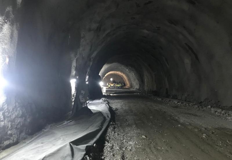 TRAGEDIJA U CRNOJ GORI Radnike udario kamion u tunelu, jedno lice stradalo