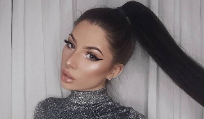 UKI Q: Ako ste snimili kako mi ispada s*sa, nema veze nije moja! Blogerka na nastupu doživjela neviđeni peh! (VIDEO)