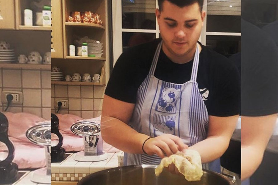 VIKTOR SA KATOM SAVIJA SARME Brenin sin snimio kako se sprema slava kod Živojinovića, a uskoro stižu gosti! (FOTO)