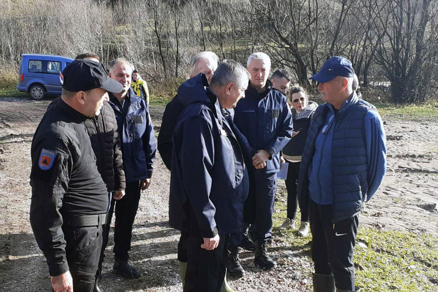 PREMIJER VIŠKOVIĆ U TRNOVU posjetio domaćina kojem je stradalo stado ovaca