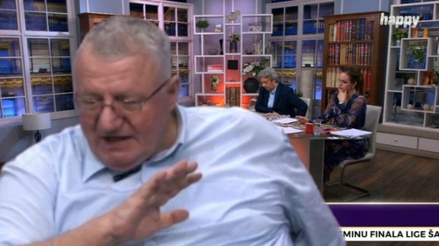 ŠEŠELJ SE VANREDNO UKLJUČIO U JUTARNJI Prekinut program, lider radikala saopštio udarne vijesti