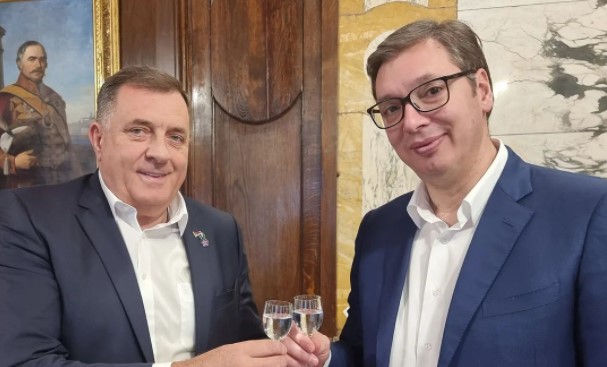 ALEKSANDAR VUČIĆ I MILORAD DODIK nazdravili srpskim fudbalerima za veliku pobjedu: Jedna čašica - jedan gol