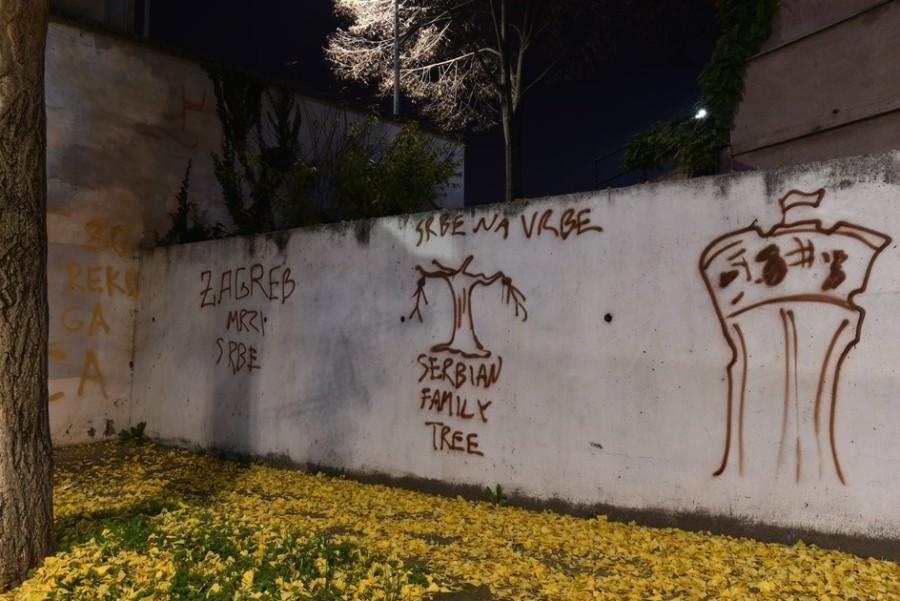 U ZAGREBU OSVANULE NACISTIČKE PORUKE: Pogledajte šta su ovaj put poručili Srbima, pominju im i majke! (FOTO)