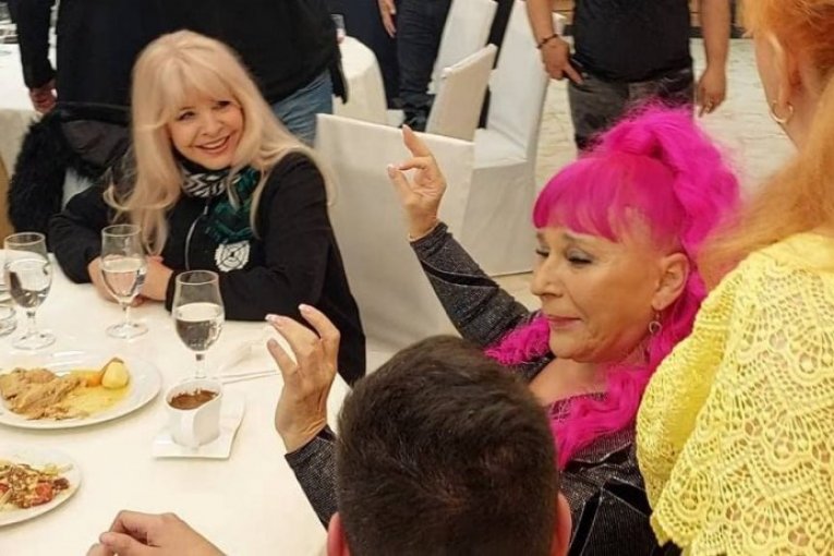 NAKON 30 GODINA ZAKOPALE "RATNE SJEKIRE": Zorica i Hanka ponovo prijateljice!