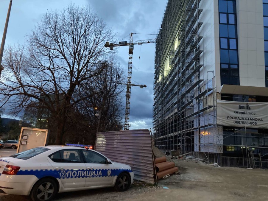 STRAVIČNA NESREĆA NA GRADILIŠTU U BANJALUCI: Žena pala na glavu sa zgrade, NIKO ne zna šta se tačno desilo, ni KAKO je došlo do pada!