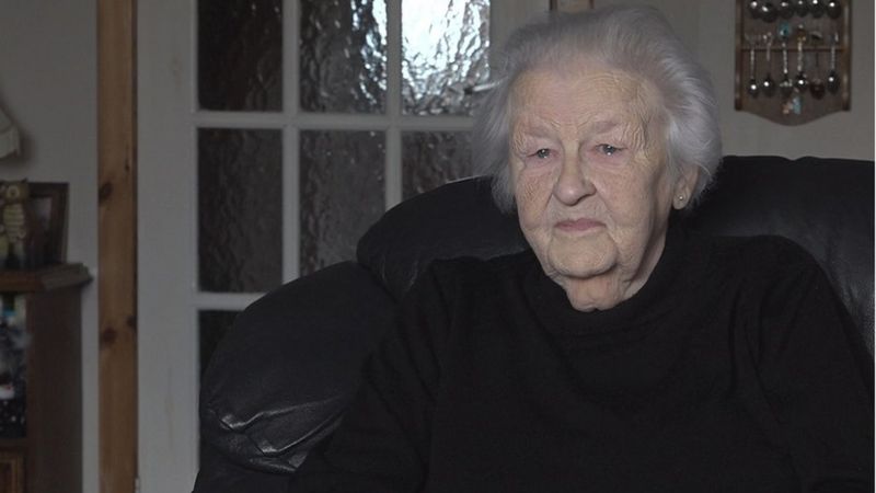 ŽENI VRAĆENA DRAGOCJENOST izgubljena prije 50 godina (Foto)