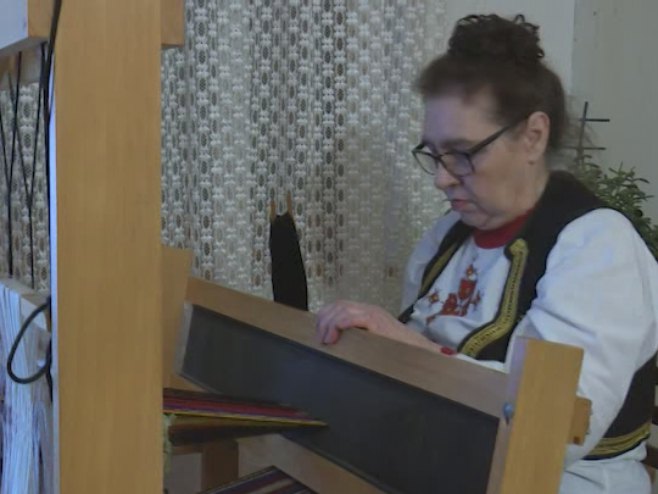 ZLATNE RUKE BRČANKE Јadranka Trifković je čuvar narodne nošnje