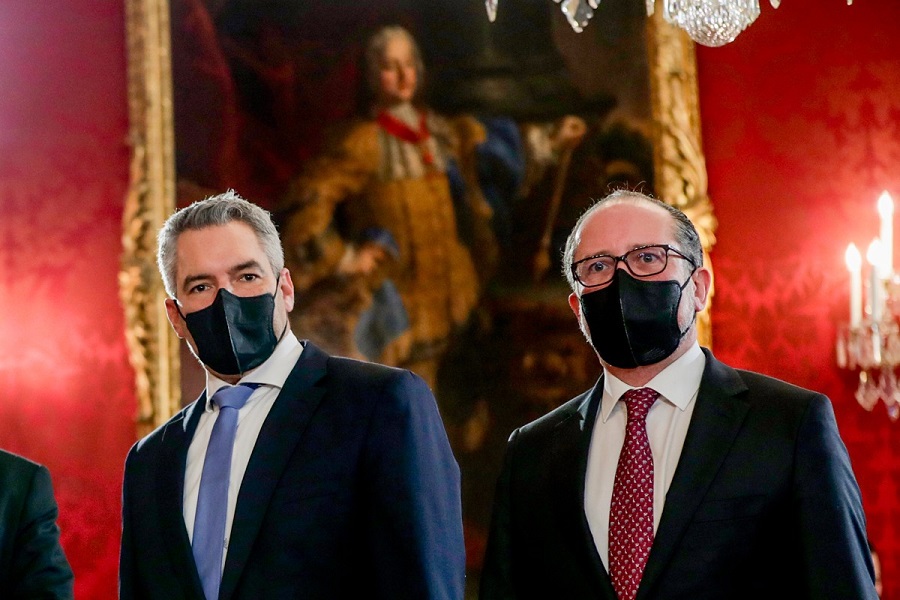 AUSTRIJA DOBILA VLADU Kancelar na testu, da li je dobar krizni menadžer?