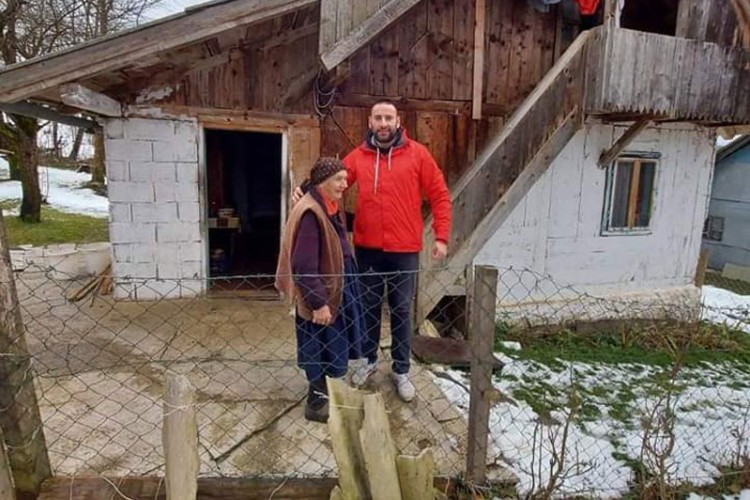 UZ HUMANA SRCA NIKO NIJE SAM Banjalučanin Milan Minja Savanović nastavlja neumorno da pomaže ugroženima