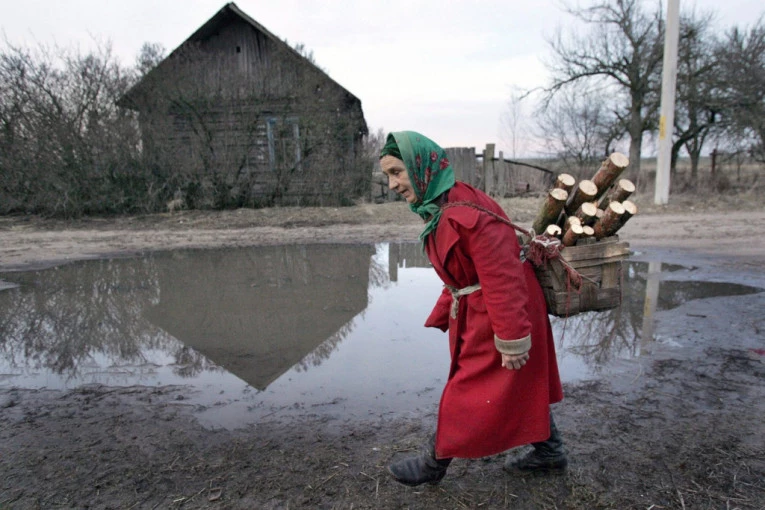 VIŠE OD TRI DECENIJE NAKON ČERNOBILJA, ove žene i dalje žive na zagađenoj zemlji!
