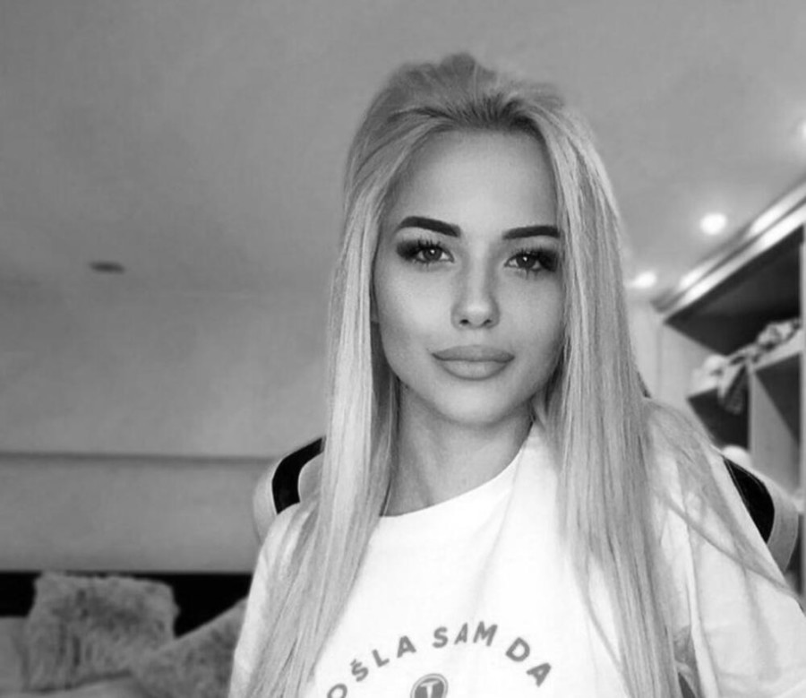 PORED TIJELA POLICIJA PRONAŠLA LIJEKOVE I OPIJATE: Isplivali novi DETALJI SMRTI jutjuberke KIKE (22)